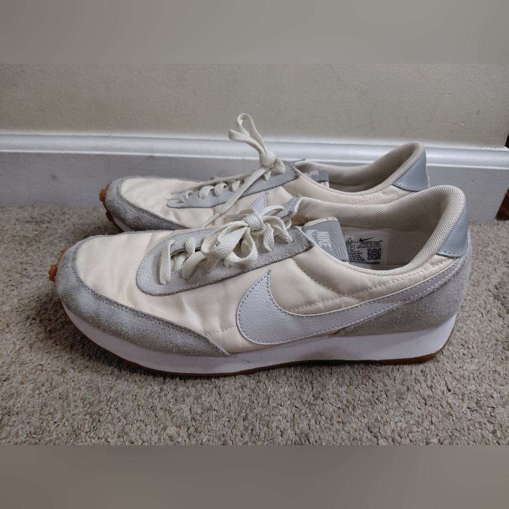 Nike Women Size 10.5 Ivory and Gray Sneakers